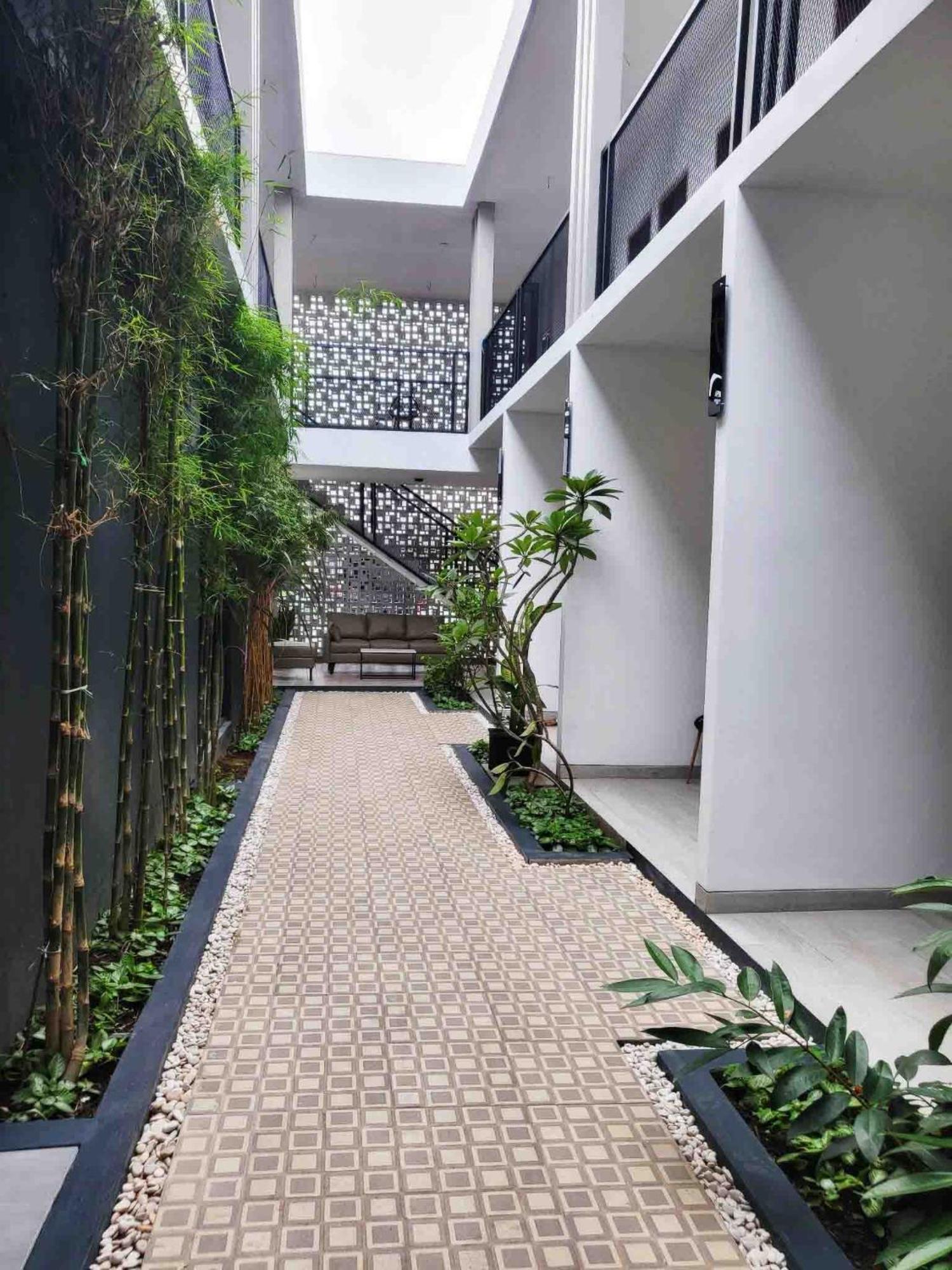 Cabin15 - Syariah Blitar Экстерьер фото